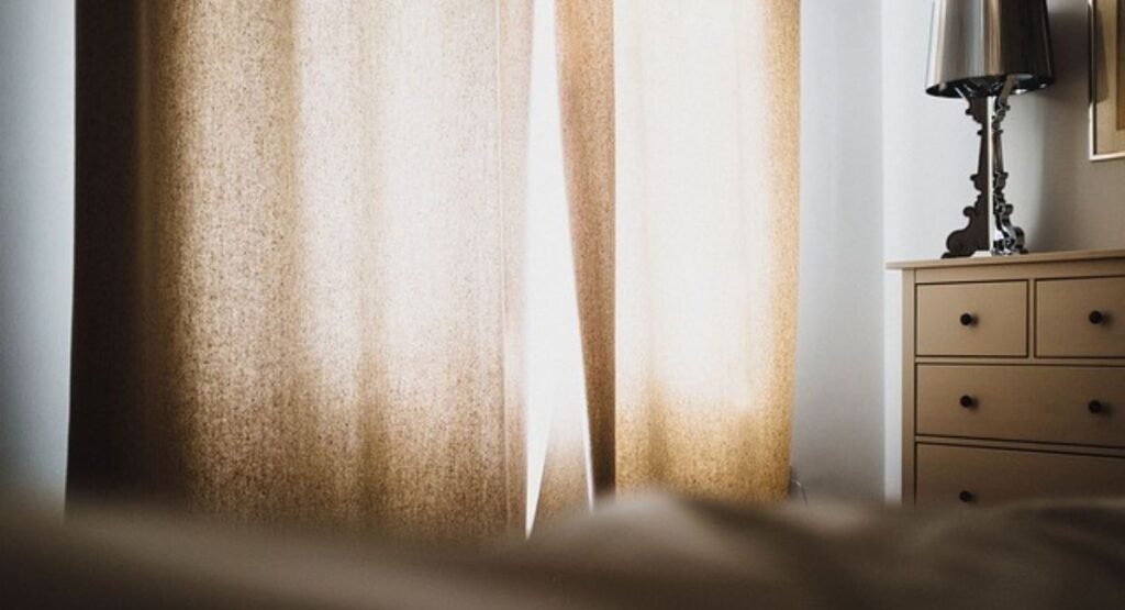 Jute vs sisal vs seagrass rug textures for bedrooms plus linen vs cotton bedding for a coastal feel