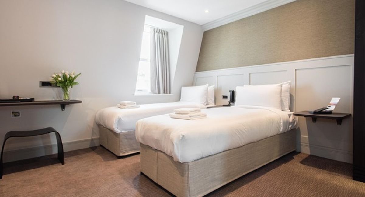 Stylish twin bedroom ideas with two beds, cozy bedding, neutral decor, and warm lighting creating a luxurious and comfortable shared bedroom design